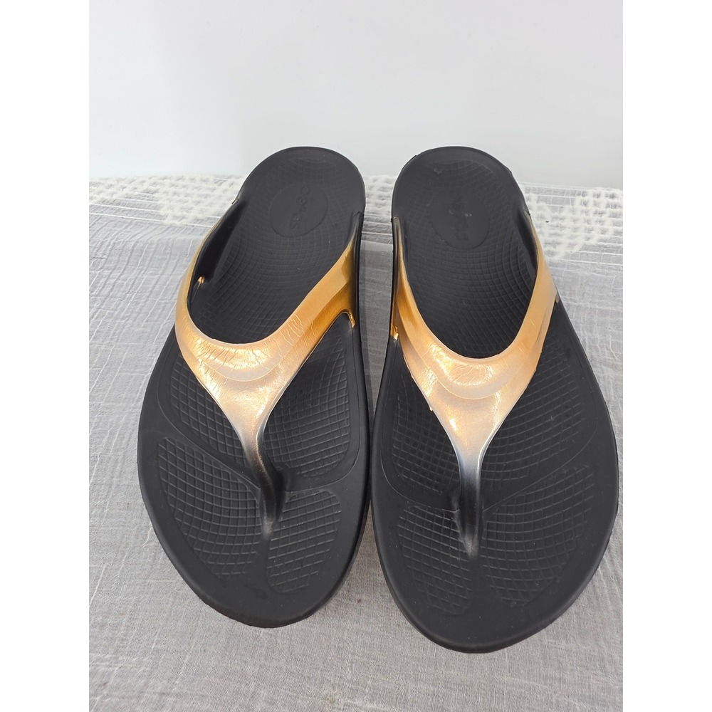 Oofos OOlala Luxe Recovery Sandals Black Metallic Gold W9 EU 40
